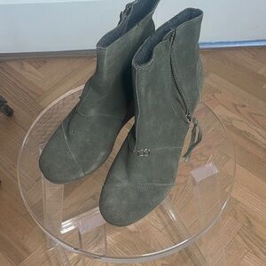 Toms Women's Green Suede Ankle Boots sz9.5